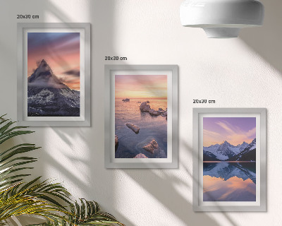 Tríptico com moldura Paisagens de montanhas, lagos e pores do sol.