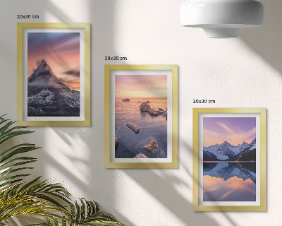 Tríptico com moldura Paisagens de montanhas, lagos e pores do sol.
