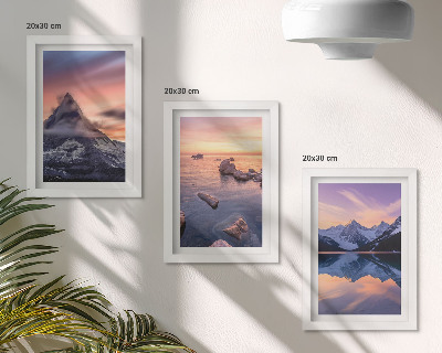 Tríptico com moldura Paisagens de montanhas, lagos e pores do sol.
