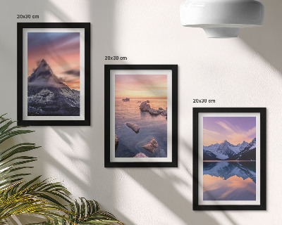 Tríptico com moldura Paisagens de montanhas, lagos e pores do sol.