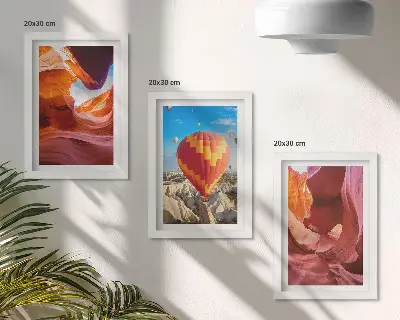 Tríptico com moldura paisagens de desfiladeiros desérticos e voo de balão