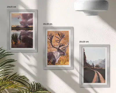 Conjunto de 3 quadros decorativos com paisagem de montanhas, renas e estrada na natureza