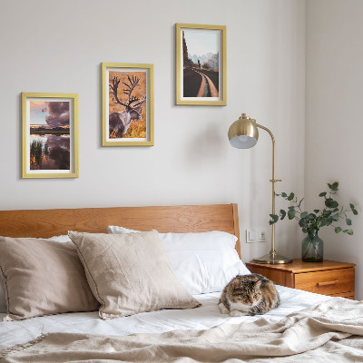 Conjunto de 3 quadros decorativos Paisagens montanhosas com renas e uma estrada na natureza.