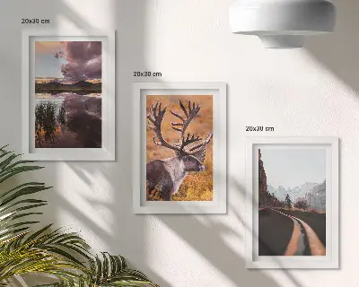 Conjunto de 3 quadros decorativos com paisagem de montanhas, renas e estrada na natureza