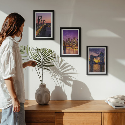 Conjunto de molduras com imagens Pontes ao pôr do sol e paisagens urbanas