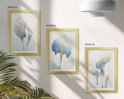 Tríptico com moldura delicadas flores azuis sobre fundo claro
