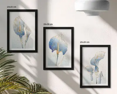 Tríptico com moldura delicadas flores azuis sobre fundo claro