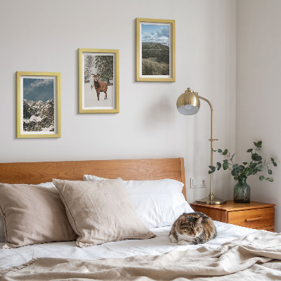 Conjunto de 3 quadros decorativos Montanhas com neve, veados na floresta, paisagens.
