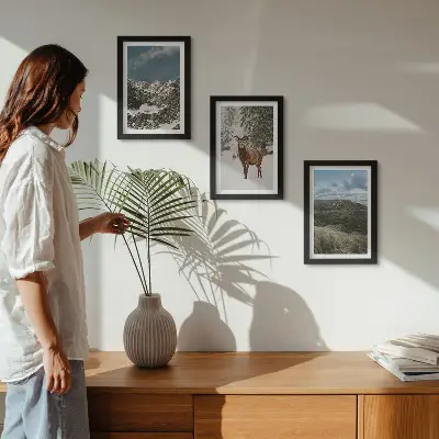 Conjunto de 3 quadros decorativos com montanhas com neve, veados na floresta e paisagens