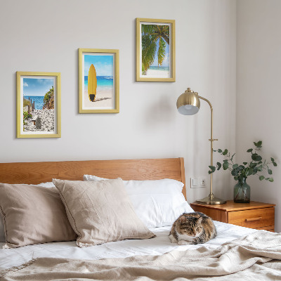Conjunto de 3 quadros decorativos Vistas de férias da praia, ondas e palmeiras nos trópicos.
