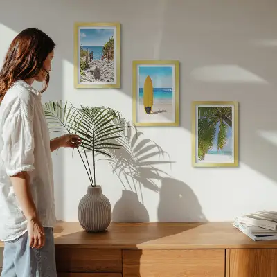 Conjunto de 3 quadros decorativos com vistas tropicais de praia, ondas e palmeiras