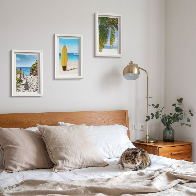 Conjunto de 3 quadros decorativos Vistas de férias da praia, ondas e palmeiras nos trópicos.