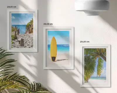 Conjunto de 3 quadros decorativos com vistas tropicais de praia, ondas e palmeiras