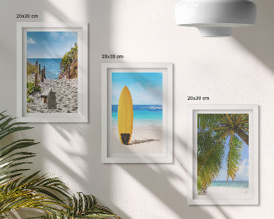Conjunto de 3 quadros decorativos Vistas de férias da praia, ondas e palmeiras nos trópicos.