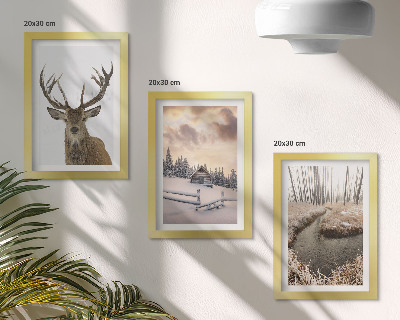 Conjunto de molduras com imagens Paisagem de inverno com uma cabana de veados e um riacho.