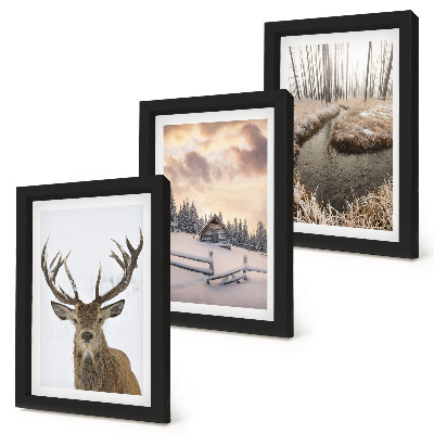 Conjunto de molduras com imagens Paisagem de inverno com uma cabana de veados e um riacho.