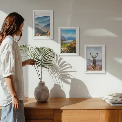 Conjunto de 3 quadros decorativos com paisagem de montanhas, lago e veados na natureza