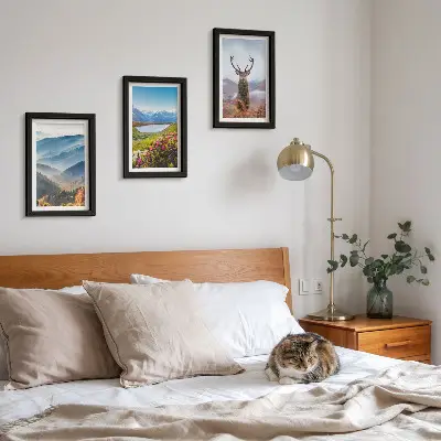 Conjunto de 3 quadros decorativos com paisagem de montanhas, lago e veados na natureza