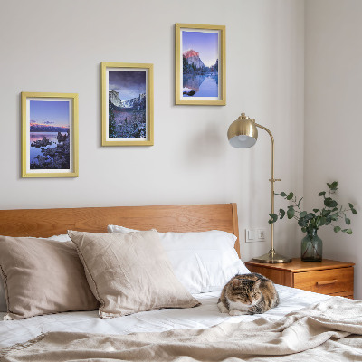 Conjunto de molduras com imagens Paisagens montanhosas ao entardecer, vistas para a água.