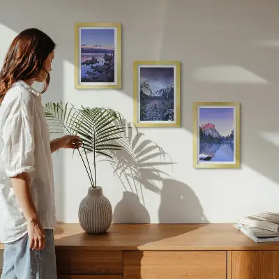 Conjunto de quadros com imagens paisagens montanhosas ao entardecer com vista para a água