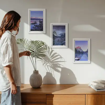 Conjunto de quadros com imagens paisagens montanhosas ao entardecer com vista para a água