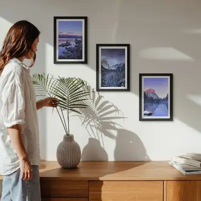 Conjunto de quadros com imagens paisagens montanhosas ao entardecer com vista para a água