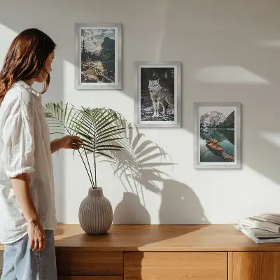 Conjunto de 3 quadros decorativos com temática de montanhas, lagos e lobo em ambiente natural