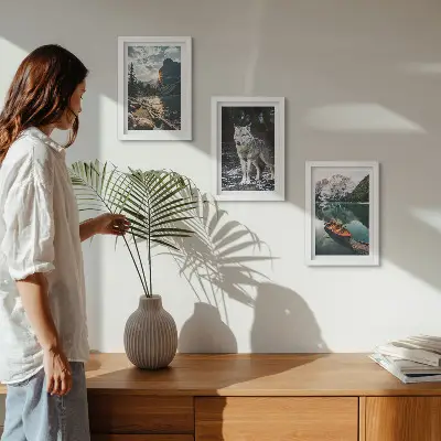 Conjunto de 3 quadros decorativos com temática de montanhas, lagos e lobo em ambiente natural