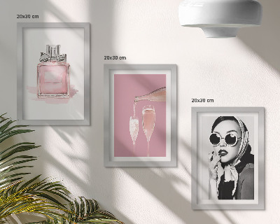 Tríptico com moldura Acessórios femininos elegantes em tons de rosa.