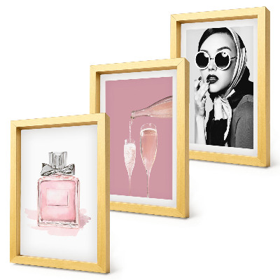 Tríptico com moldura Acessórios femininos elegantes em tons de rosa.