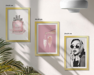 Tríptico com moldura Acessórios femininos elegantes em tons de rosa.
