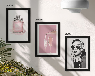 Tríptico com moldura Acessórios femininos elegantes em tons de rosa.