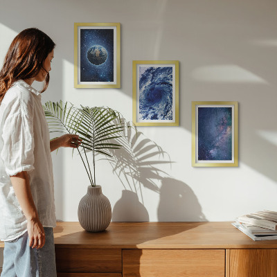 Conjunto de molduras com imagens A Terra no espaço, tempestade e galáxia de estrelas