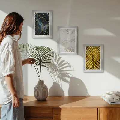 Tríptico com moldura e padrões geométricos modernos com motivos vegetais naturais