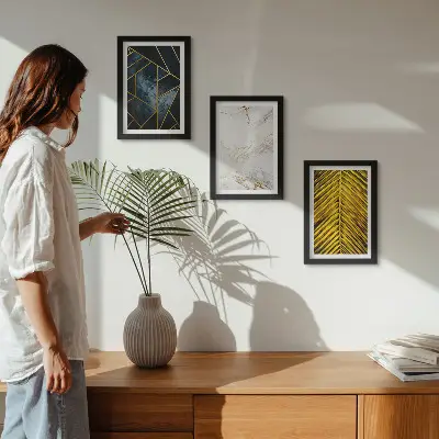 Tríptico com moldura e padrões geométricos modernos com motivos vegetais naturais