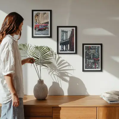 Conjunto de 3 quadros decorativos com estampa de carro antigo próximo à Ponte do Brooklyn e equipamentos de áudio retrô