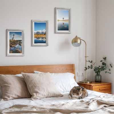 Conjunto de molduras com imagens Vistas da natureza com um farol, montanhas, lago e balão.
