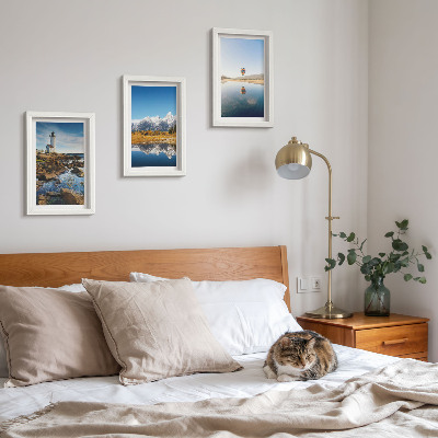 Conjunto de molduras com imagens Vistas da natureza com um farol, montanhas, lago e balão.