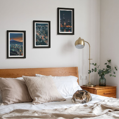 Conjunto de 3 quadros decorativos Vista da cidade à noite, com os arranha-céus ao fundo.