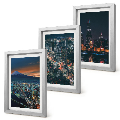 Conjunto de 3 quadros decorativos Vista da cidade à noite, com os arranha-céus ao fundo.
