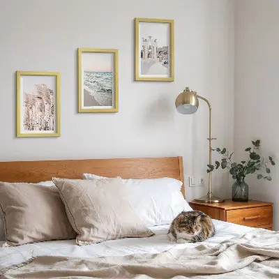 Tríptico com moldura plantas litorâneas, ondas do mar e vista de casas brancas