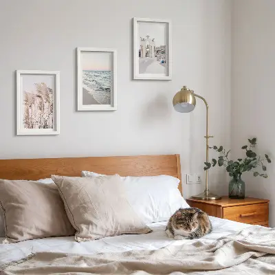 Tríptico com moldura plantas litorâneas, ondas do mar e vista de casas brancas