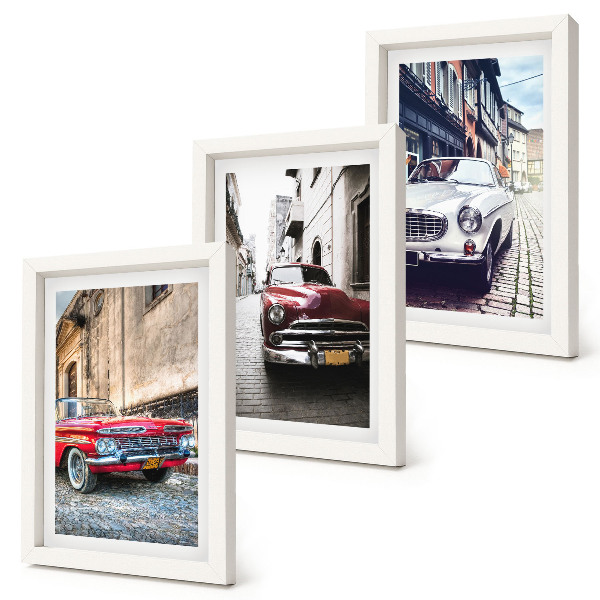 Conjunto de 3 quadros decorativos Carros clássicos em diferentes cores nas ruas da cidade