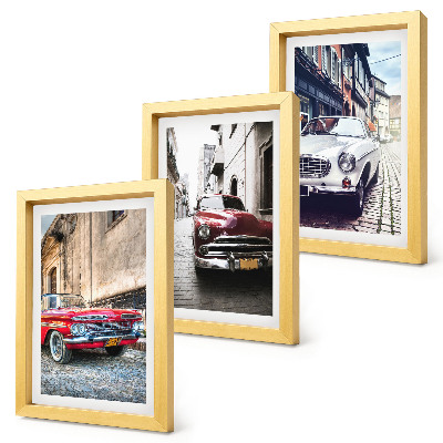 Conjunto de 3 quadros decorativos Carros clássicos em diferentes cores nas ruas da cidade