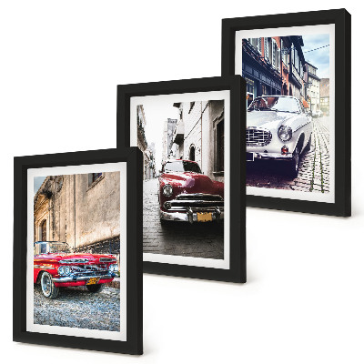 Conjunto de 3 quadros decorativos Carros clássicos em diferentes cores nas ruas da cidade