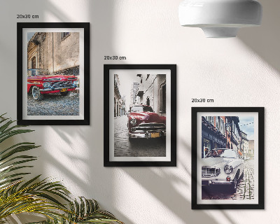 Conjunto de 3 quadros decorativos Carros clássicos em diferentes cores nas ruas da cidade