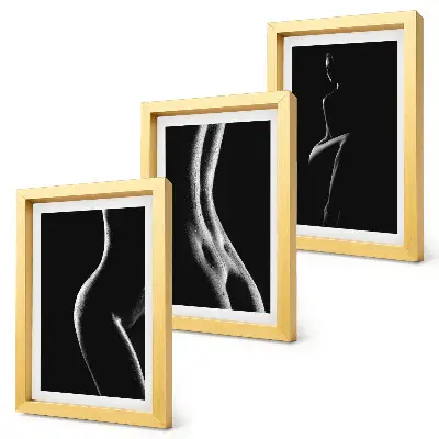 Tríptico com moldura e silhuetas femininas em preto e branco estilo erótico