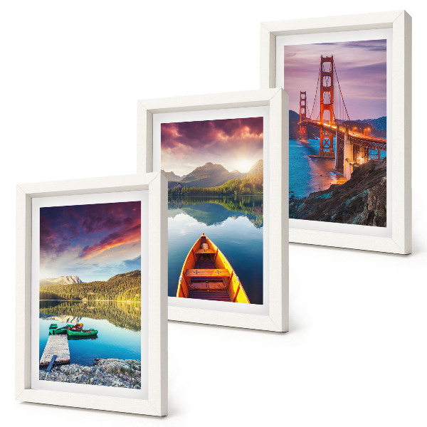 Conjunto de 3 quadros decorativos Vista para as montanhas com lagos, barcos e uma ponte.