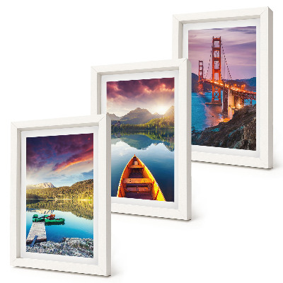 Conjunto de 3 quadros decorativos Vista para as montanhas com lagos, barcos e uma ponte.