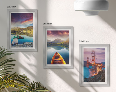 Conjunto de 3 quadros decorativos Vista para as montanhas com lagos, barcos e uma ponte.